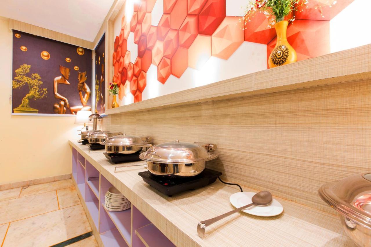 The Alpino Hotel Nueva Delhi Exterior foto