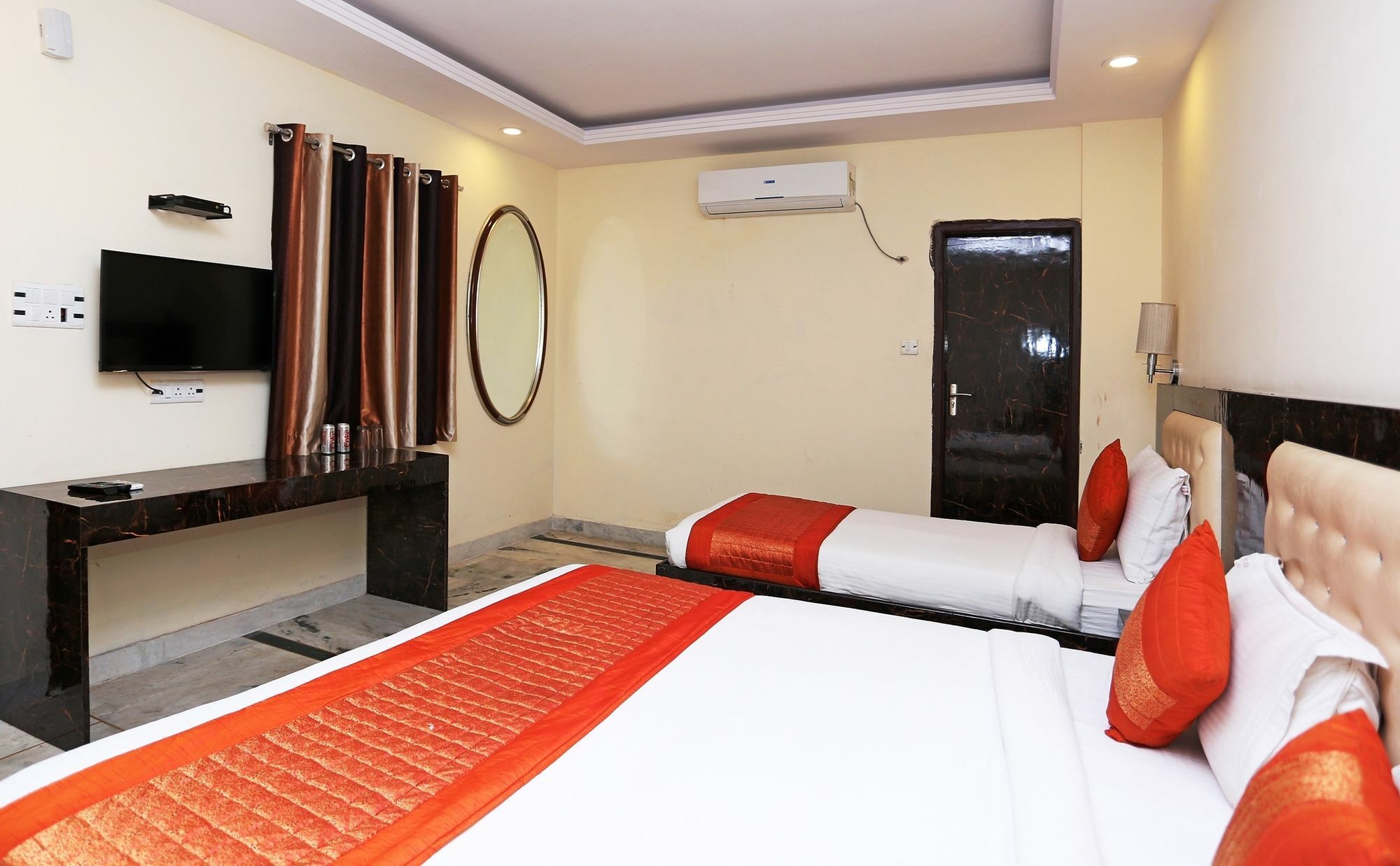 The Alpino Hotel Nueva Delhi Exterior foto